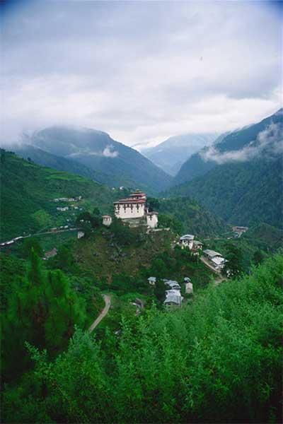 Lhuntse Dzong in the clouds