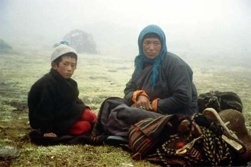 trek yak herder mother with son